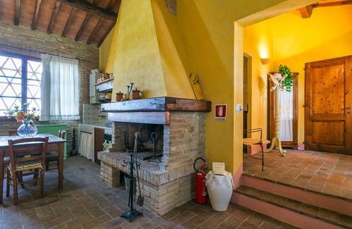 Certaldo House | Stunning private villa with WIFI, private pool, TV, terrace and pets allowed, close to San Gimig.