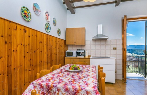 Chiusi House | Stunning private villa with WIFI, A/C, terrace, pets allowed, panoramic view and parking