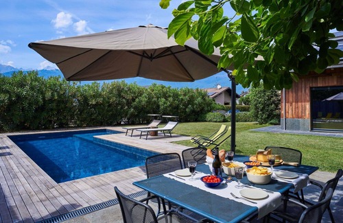 Colico Piano Villa | Stunning private villa with WIFI, private pool, A/C, hot tub, TV, patio, pets allowed and parking