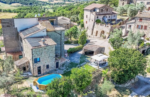 Ficulle House | Stunning private villa with private pool, WIFI, hot tub, TV, patio, pets allowed and panoramic v.