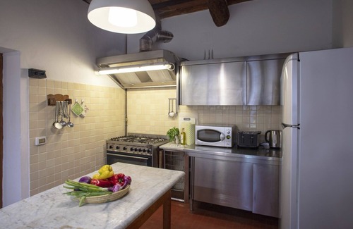 Palaia Villa | Stunning private villa for 22 guests with A/C, private pool, WIFI and terrace