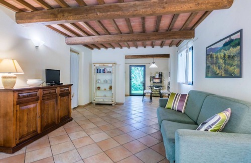 Pescia House | Stunning private villa for 4 people with private pool, WIFI, TV and patio