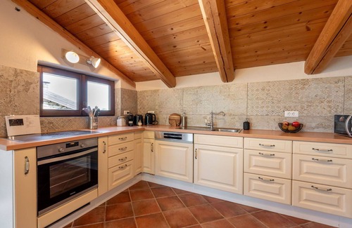 Somano House | Stunning private villa with WIFI, private pool, TV, terrace, pets allowed, panoramic view, parking