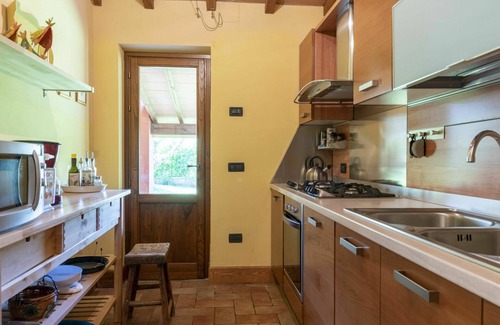 Vetralla Villa | Stunning private villa for 8 people with A/C, WIFI, private pool, TV and patio