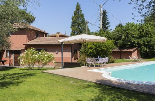 Vetralla Villa | Stunning private villa for 8 people with A/C, WIFI, private pool, TV and patio