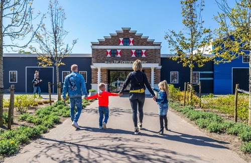 Biddinghuizen House | Stunning private villa for 8 people with WIFI, pool, TV and terrace