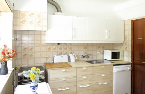 Caminha House | Stunning private villa for 8 people with TV, terrace, pets allowed and parking