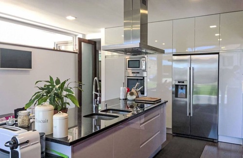 Cardielos House | Stunning private villa for 8 guests with WIFI, private pool, TV and terrace