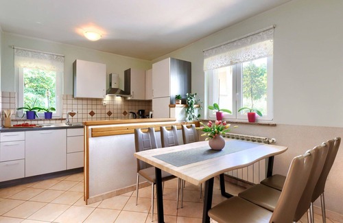 Pican House | Stunning private villa with private pool, A/C, WIFI, TV, patio, pets allowed and parking