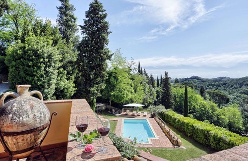 Gambassi Terme Villa | Stunning private villa with WIFI, private pool, A/C, TV, patio, pets allowed and parking