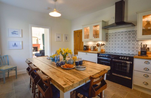 Lerags Villa | Stunning private villa with hot tub, WIFI, TV, patio, pets allowed, panoramic view and parking