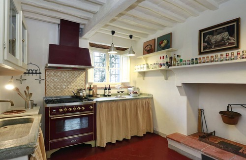 Lucca Villa | Stunning private villa with private pool, WIFI, A/C, TV, veranda and panoramic view, close to Lu.
