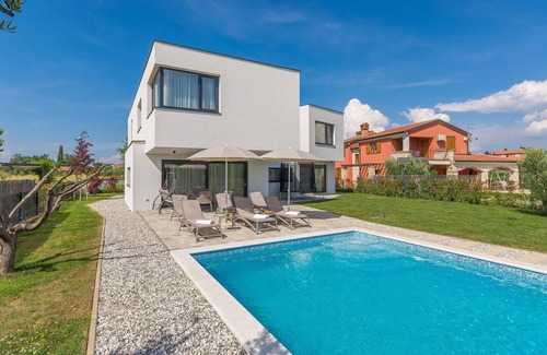 Novigrad Villa | Stunning private villa with WIFI, A/C, private pool, hot tub, TV, patio, panoramic view, parking
