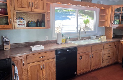 Radford Cottage | Stunning Radford lake house on Claytor Lake