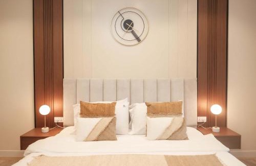 Palm Jumeirah Apartment | Stunning Renovated 1BR Apartment at 5 Star Resort