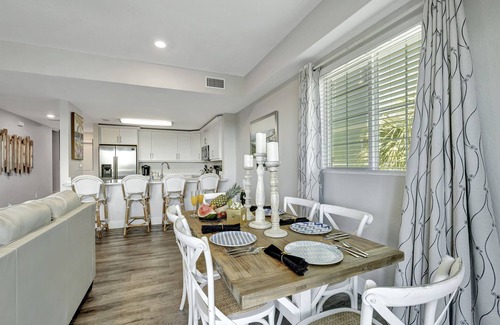 Ruskin House | Stunning Resort Like Townhome w/Pool, Beach, Bar!