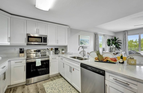 Ruskin House | Stunning Resort Like Townhome w/Pool, Beach, Bar!