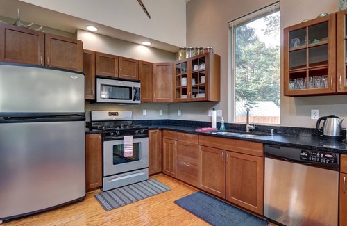 Girdwood Cabin | Stunning retreat near the slopes w/private sauna, gas grill, & spacious deck