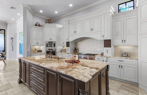 Yacht Club House | Stunning Riverfront Luxury, Heated Pool & Spa - Villa Brielle - Roelens