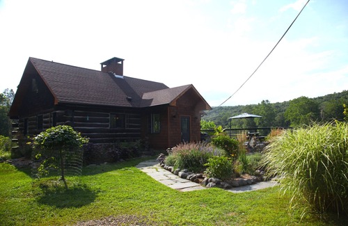 Narrowsburg House | Stunning Riverfront Log Cabin With Spectacular Views