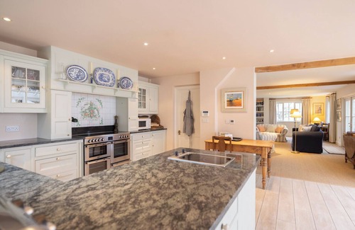 Woodbridge House | Stunning Riverside Cottage with Breathtaking Views, 1 mile from Snape Maltings
