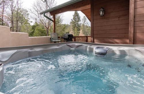 Ruidoso House | Stunning Ruidoso Cabin with Private Hot Tub!