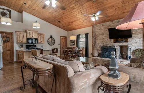 Ruidoso House | Stunning Ruidoso Cabin with Private Hot Tub!