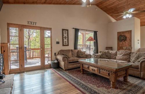 Ruidoso House | Stunning Ruidoso Cabin with Private Hot Tub!