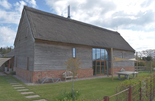 Halstead House | Stunning Rural Barn Conversion with Hot tub & pool table