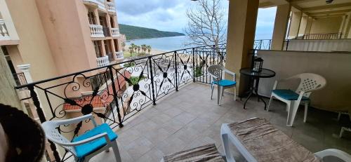 Elenite Apartment | Stunning Sea View Studio in Andalucia Beach Hotel by Flat Mаnager