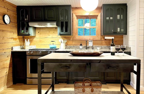 Eureka Springs Cabin | Stunning & Secluded Glass Cabin/8 min to Town