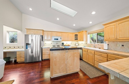 Lakehead Villa | Stunning Shasta Lake Views: Elegant 4BR Home with Decks & Game Room