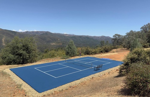 Midpines House | Stunning Sierra Views, 35 min to Yosemite, Pickleball Court, EV Charging
