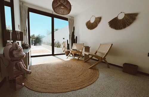 Deira Apartment | Stunning Studio in a Villa with Pool and Burj Khalifa View