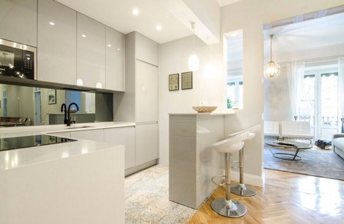 Golden Triangle of Art Apartment | Stunning & Stylish 4BD 3BTH - City Center-Atocha
