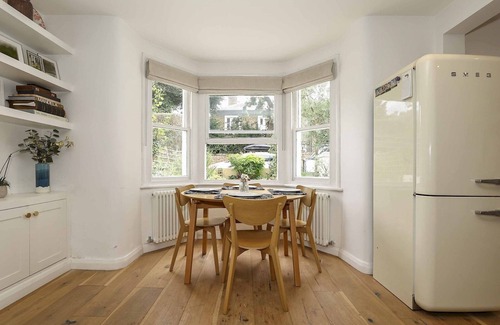 Twickenham Riverside House | Stunning, stylish flat near Richmond Bridge | Pass the Keys
