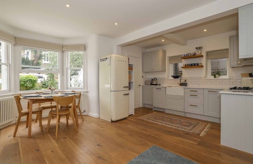 Twickenham Riverside House | Stunning, stylish flat near Richmond Bridge | Pass the Keys