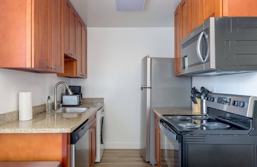 Snail House | Stunning Sunnyvale 2BR w/Pool & A/C, near Tech Hub, by Blueground