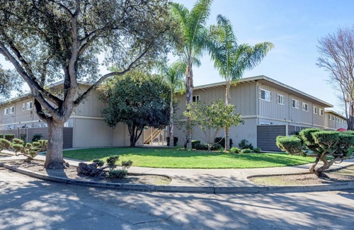 Snail House | Stunning Sunnyvale 2BR w/Pool & A/C, near Tech Hub, by Blueground