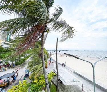 Ermita Apartment | Stunning Sunset Retreat at Eton Bayview II 2pax