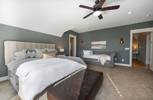 Laconia House | Stunning Sunsets! Luxury 5bd/4bath, hot tub & fire pit near Lake Winni, Gunstock