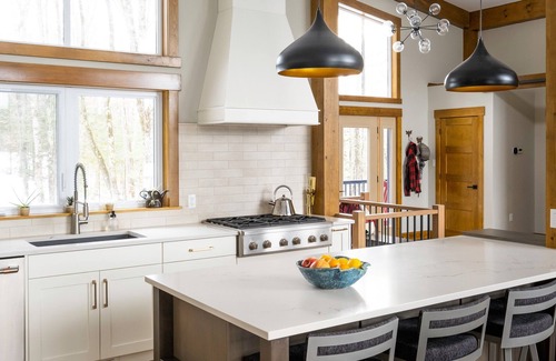 Trent Lakes Cottage | Stunning timberframe lakehouse with gourmet kitchen