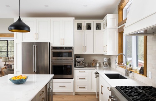 Trent Lakes Cottage | Stunning timberframe lakehouse with gourmet kitchen