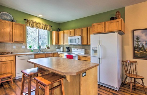 Klamath Falls House | Stunning Townhome Near Upper Klamath Lake!