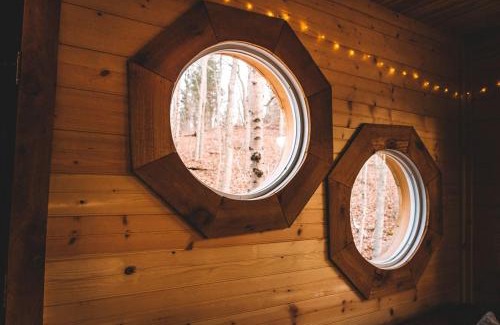 Stonewall House | Stunning Tree House Tucked Away Among the Trees near Germantown, Kentucky