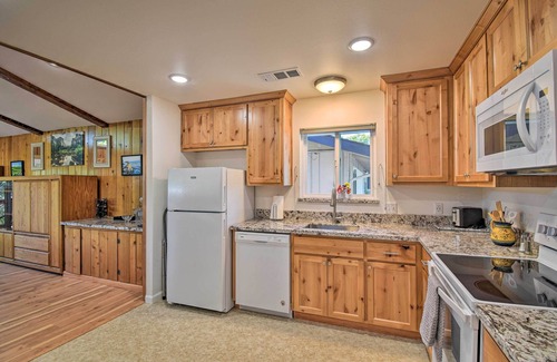 Mariposa Cottage | Stunning 'Treetop Villa' - 1 Mi to Dtwn Mariposa!