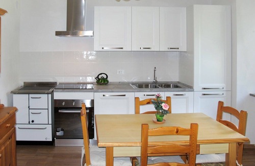 Calceranica al Lago House | Stunning villa for 6 guests with TV, patio and parking