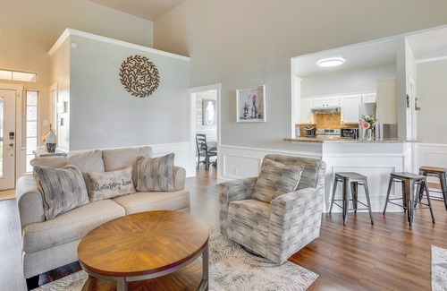 Van Alstyne House | Stunning Van Alstyne Retreat w/Patio & Fireplace!