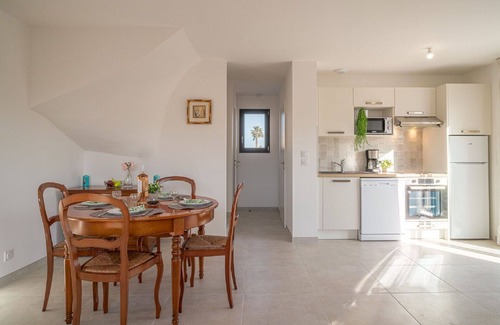 Sainte-Marie-Plage House | Stunning villa for 4 people with A/C, TV, terrace and pets allowed