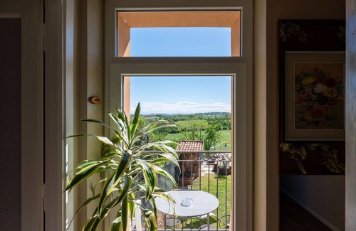 San Damiano dʼAsti House | Stunning villa for 10 guests with A/C, private pool, WIFI and patio